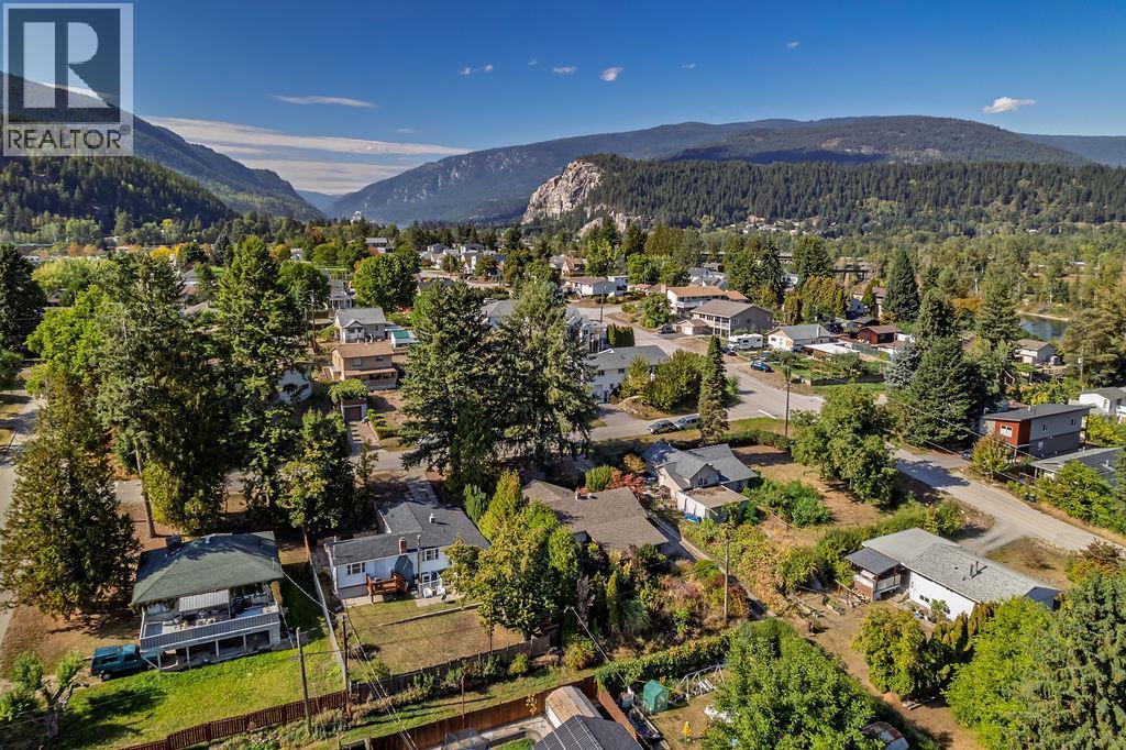 205 6Th Avenue, Castlegar, BC - Outdoor With View