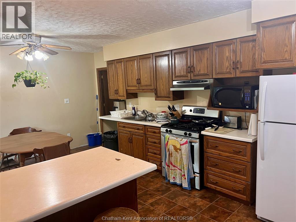 44/48 Wilson Street, Wallaceburg, ON - Indoor Photo Showing Kitchen