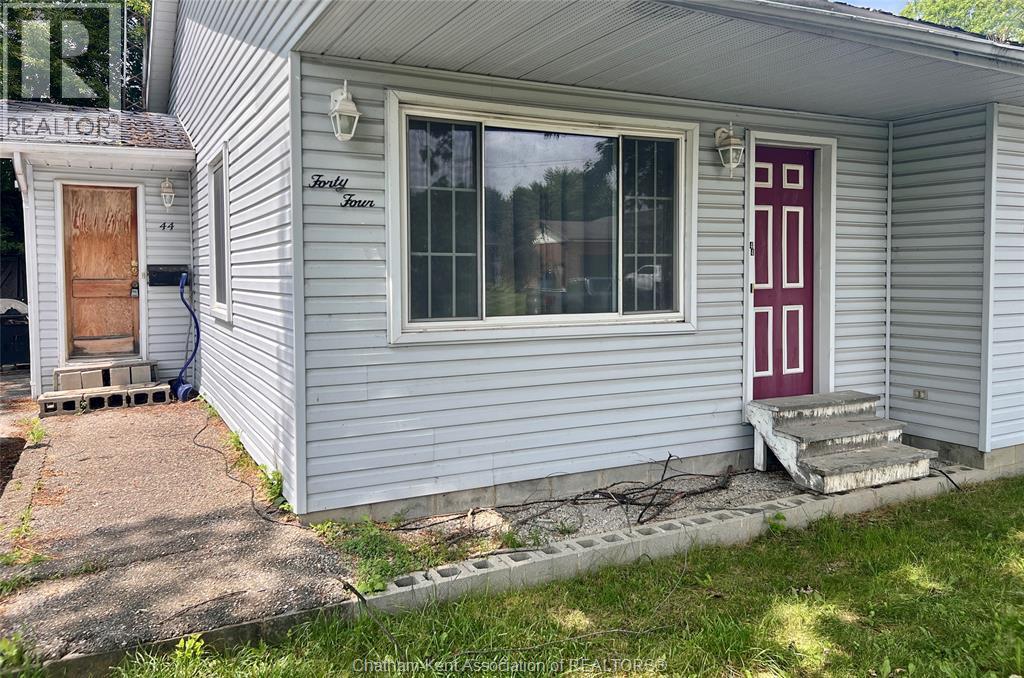 44/48 Wilson Street, Wallaceburg, ON - Outdoor