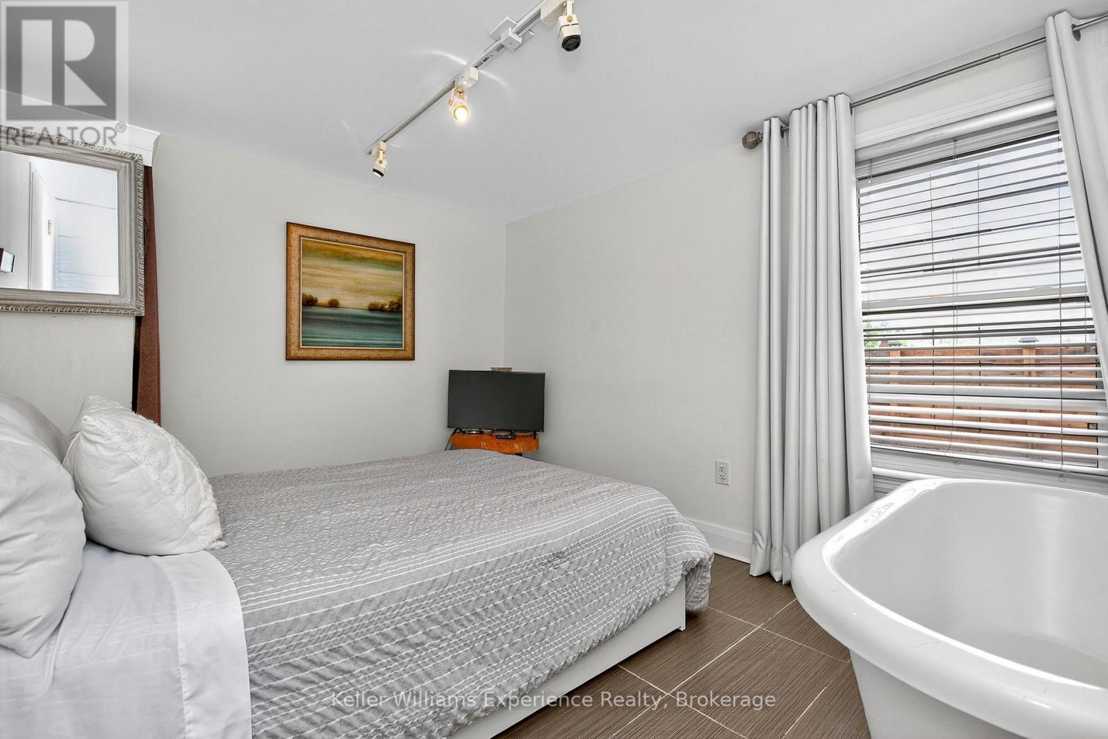 49 Mary Street, Barrie (City Centre), ON