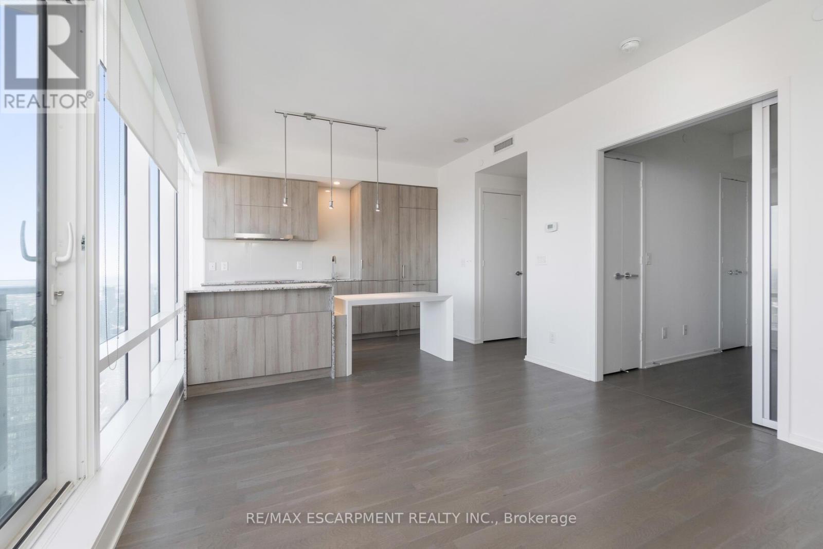 5503 - 1 Bloor Street E, Toronto, ON - Indoor Photo Showing Kitchen