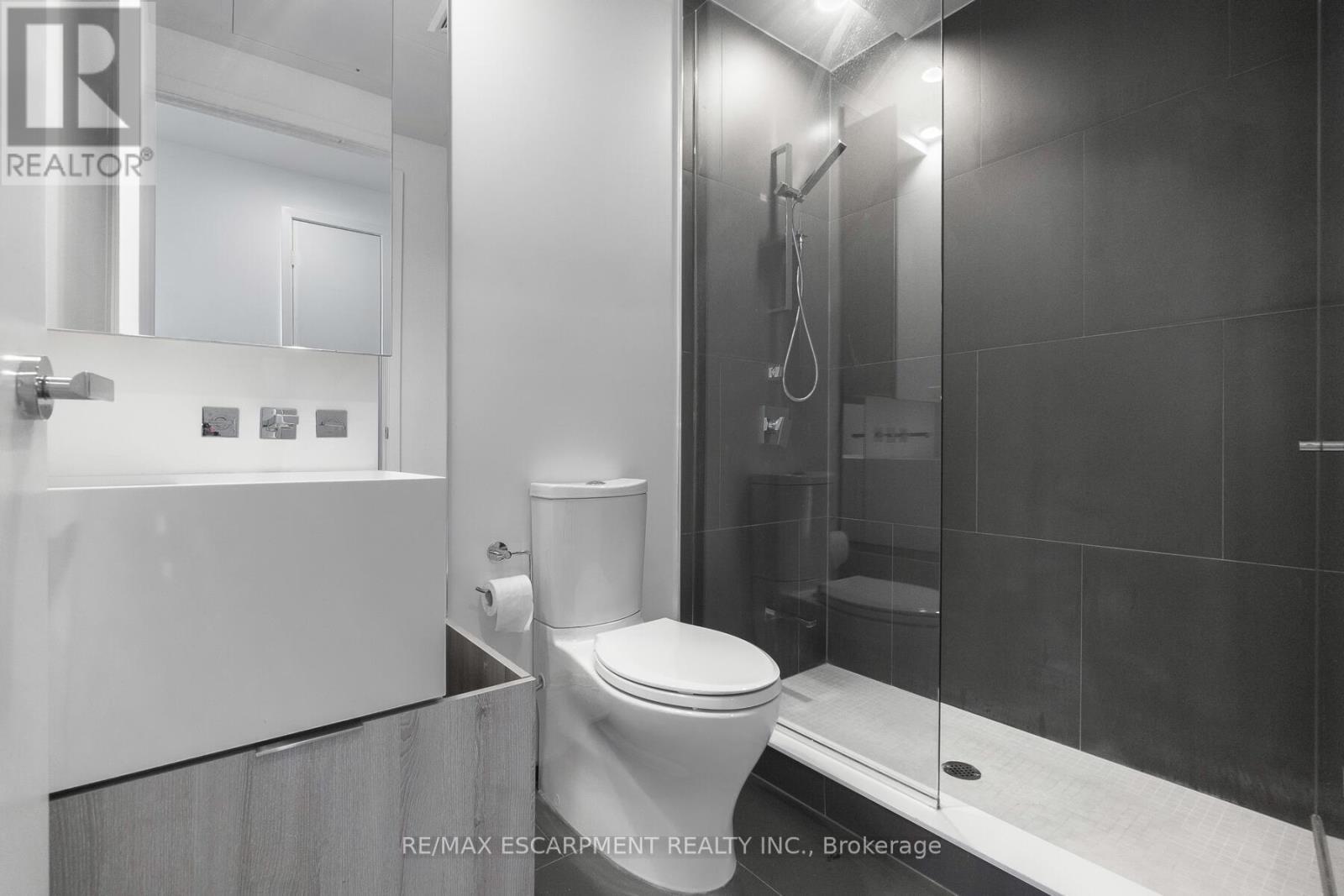 5503 - 1 Bloor Street E, Toronto, ON - Indoor Photo Showing Bathroom