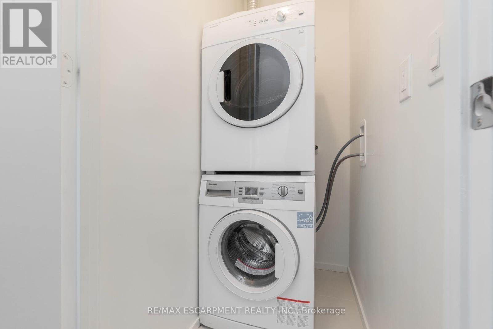 5503 - 1 Bloor Street E, Toronto, ON - Indoor Photo Showing Laundry Room
