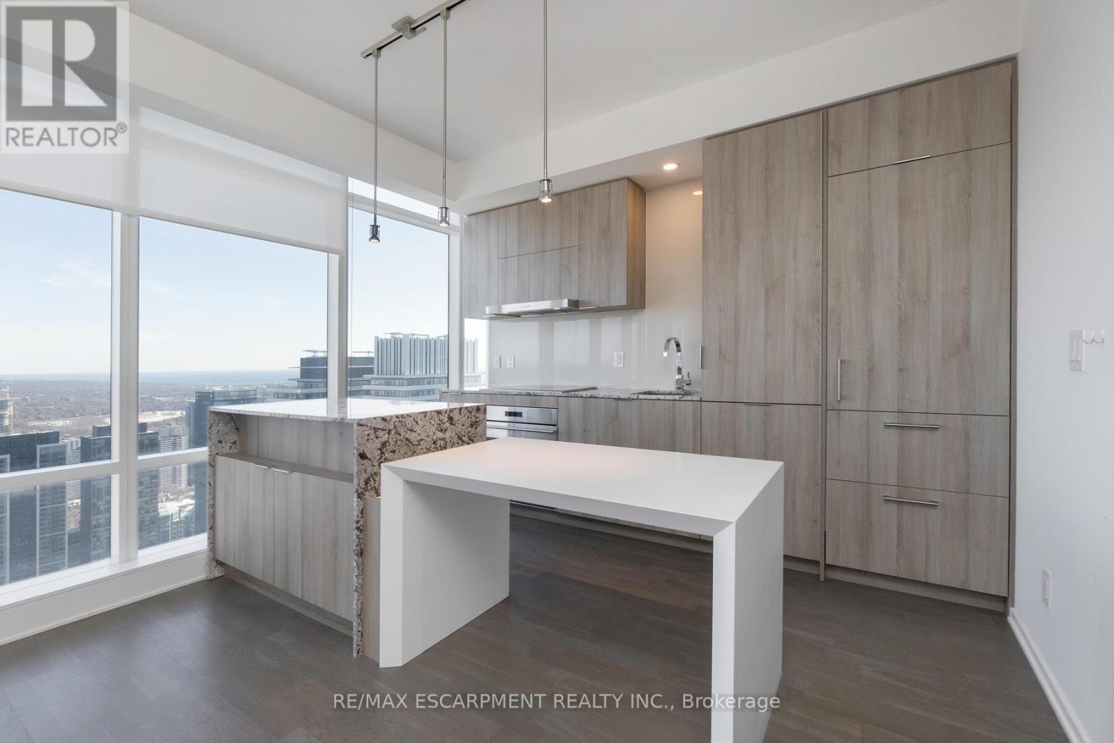 5503 - 1 Bloor Street E, Toronto, ON - Indoor Photo Showing Kitchen