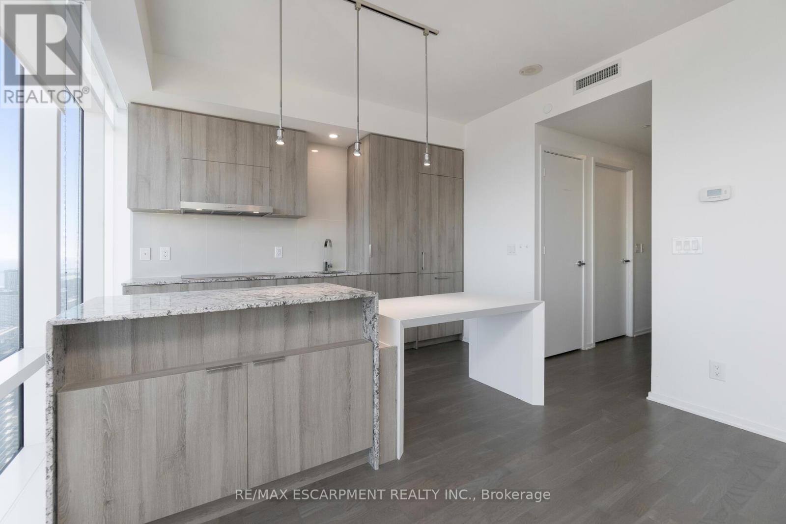 5503 - 1 Bloor Street E, Toronto, ON - Indoor Photo Showing Kitchen