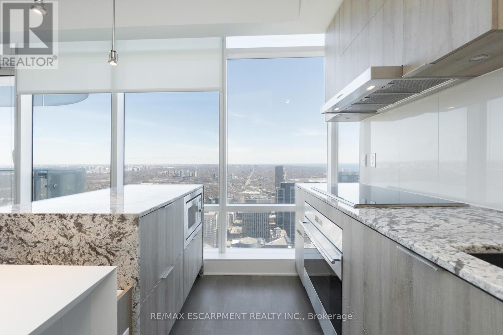 5503 - 1 Bloor Street E, Toronto, ON - Indoor Photo Showing Kitchen With Upgraded Kitchen