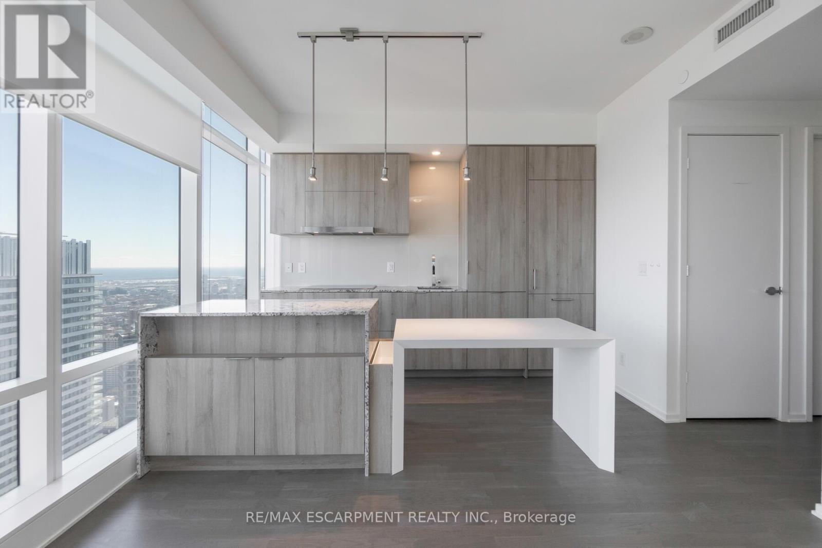 5503 - 1 Bloor Street E, Toronto, ON - Indoor Photo Showing Kitchen