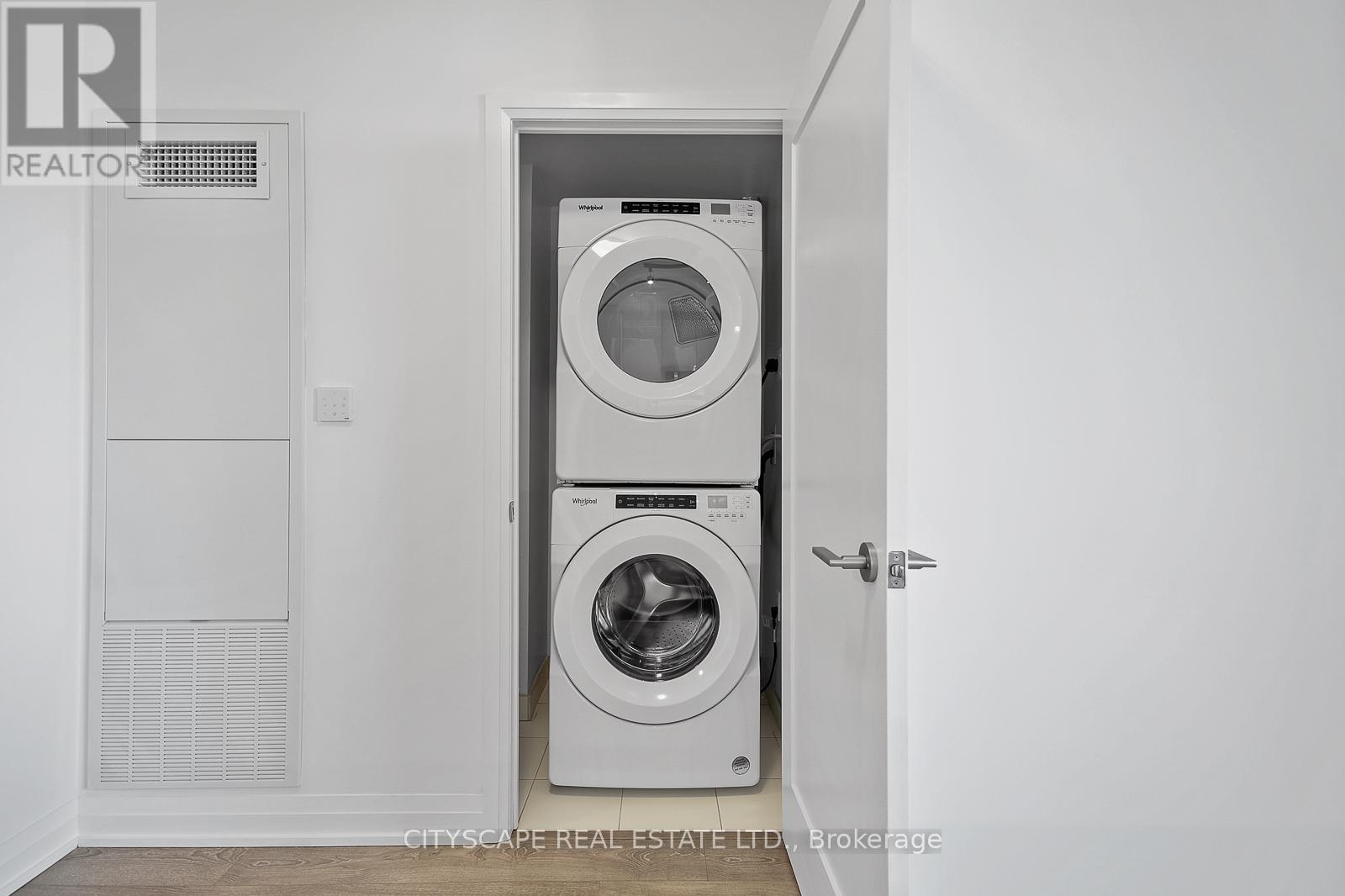 617 - 286 Main Street, Toronto, ON - Indoor Photo Showing Laundry Room