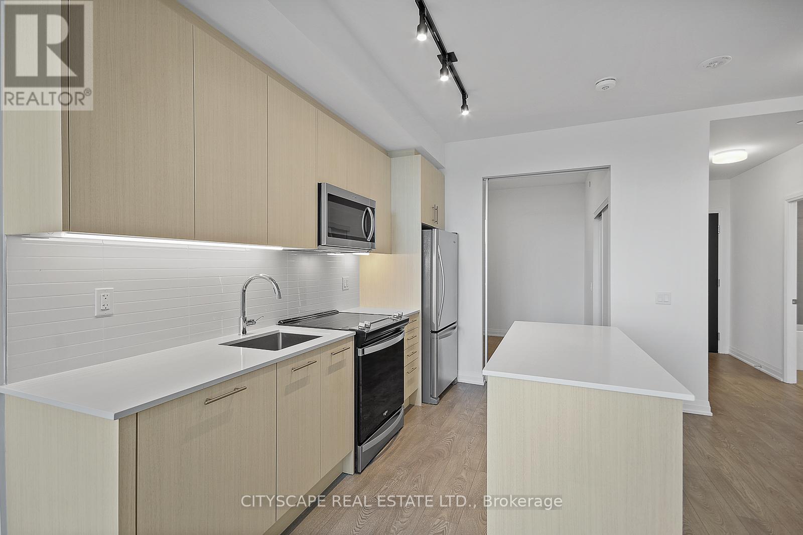 617 - 286 Main Street, Toronto, ON - Indoor Photo Showing Kitchen With Upgraded Kitchen