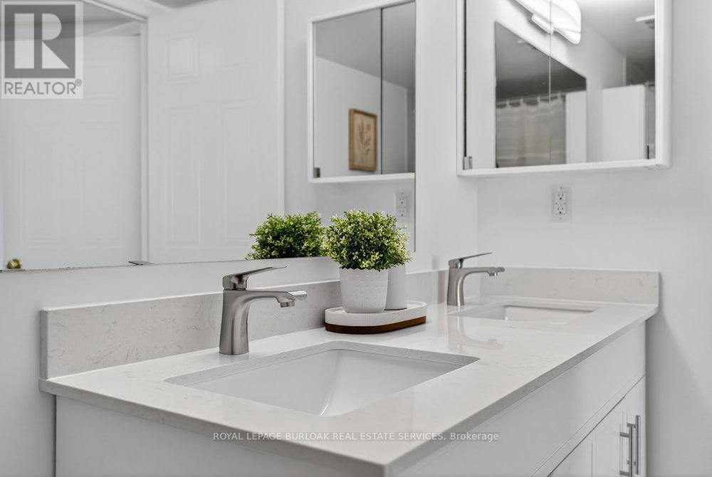 1007 - 5090 Pinedale Avenue, Burlington, ON - Indoor Photo Showing Bathroom