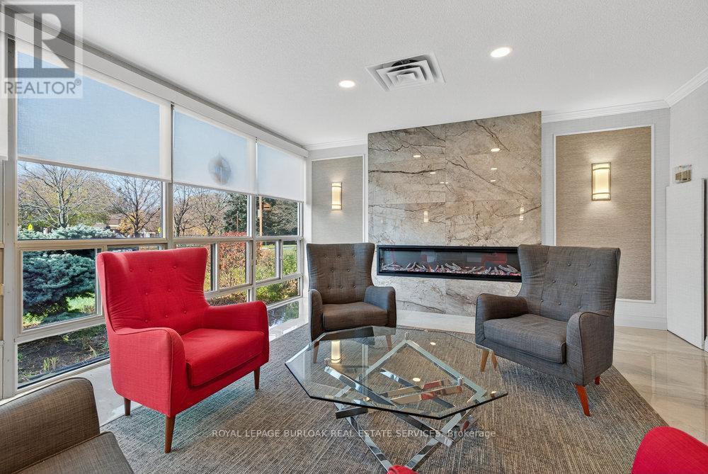 1007 - 5090 Pinedale Avenue, Burlington, ON - Indoor Photo Showing Living Room