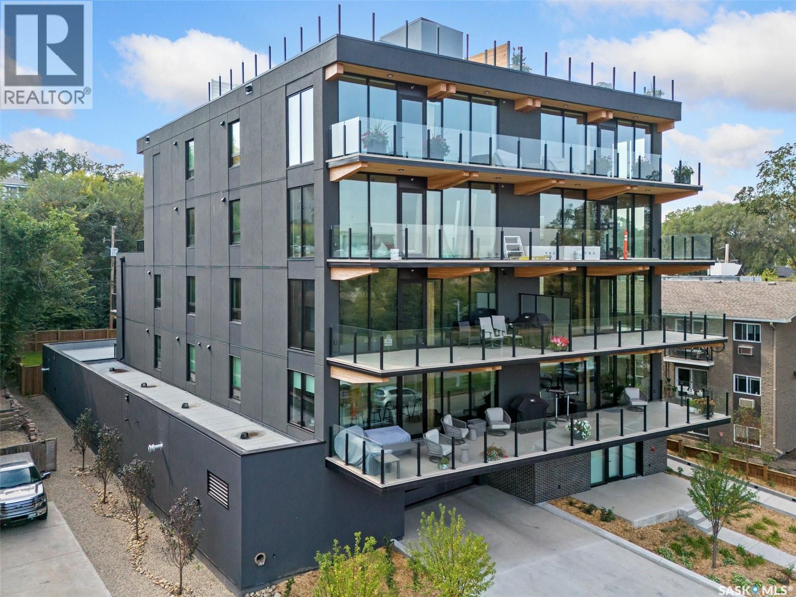 301 212 E Saskatchewan Crescent E, Saskatoon, SK - Outdoor With Balcony