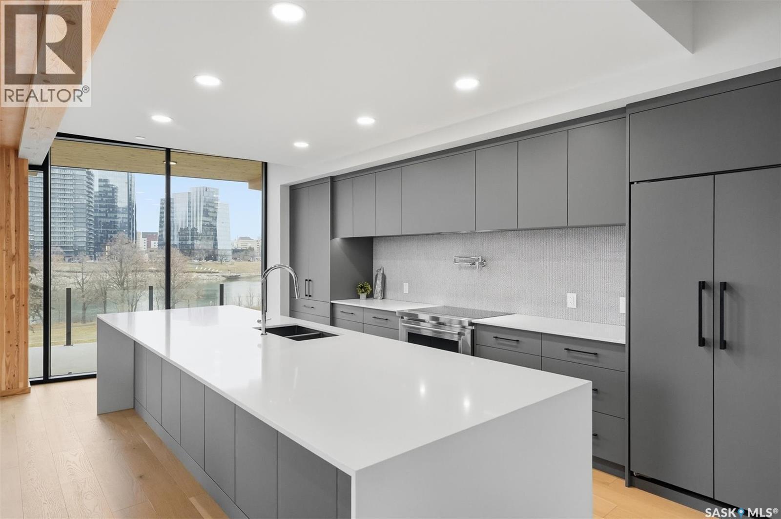 301 212 E Saskatchewan Crescent E, Saskatoon, SK - Indoor Photo Showing Kitchen With Double Sink With Upgraded Kitchen