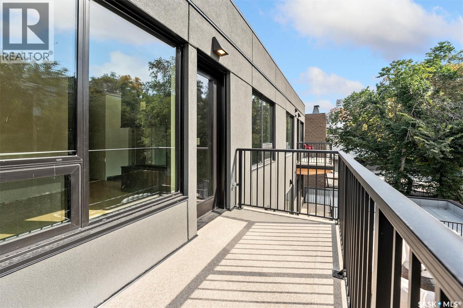 301 212 E Saskatchewan Crescent E, Saskatoon, SK - Outdoor With Balcony With Exterior