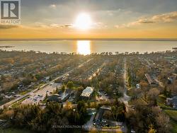 Only a short walk to Lake Simcoe -