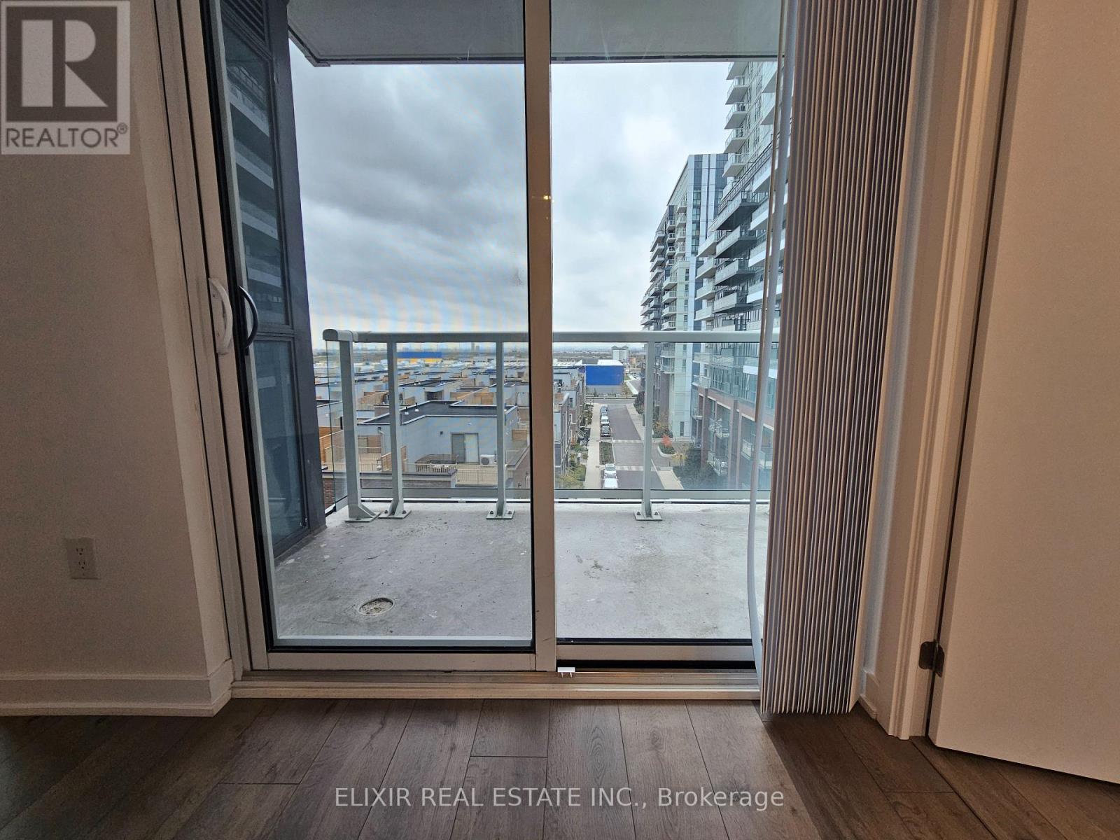 607 - 60 Honeycrisp Crescent E, Vaughan, ON - Indoor Photo Showing Other Room