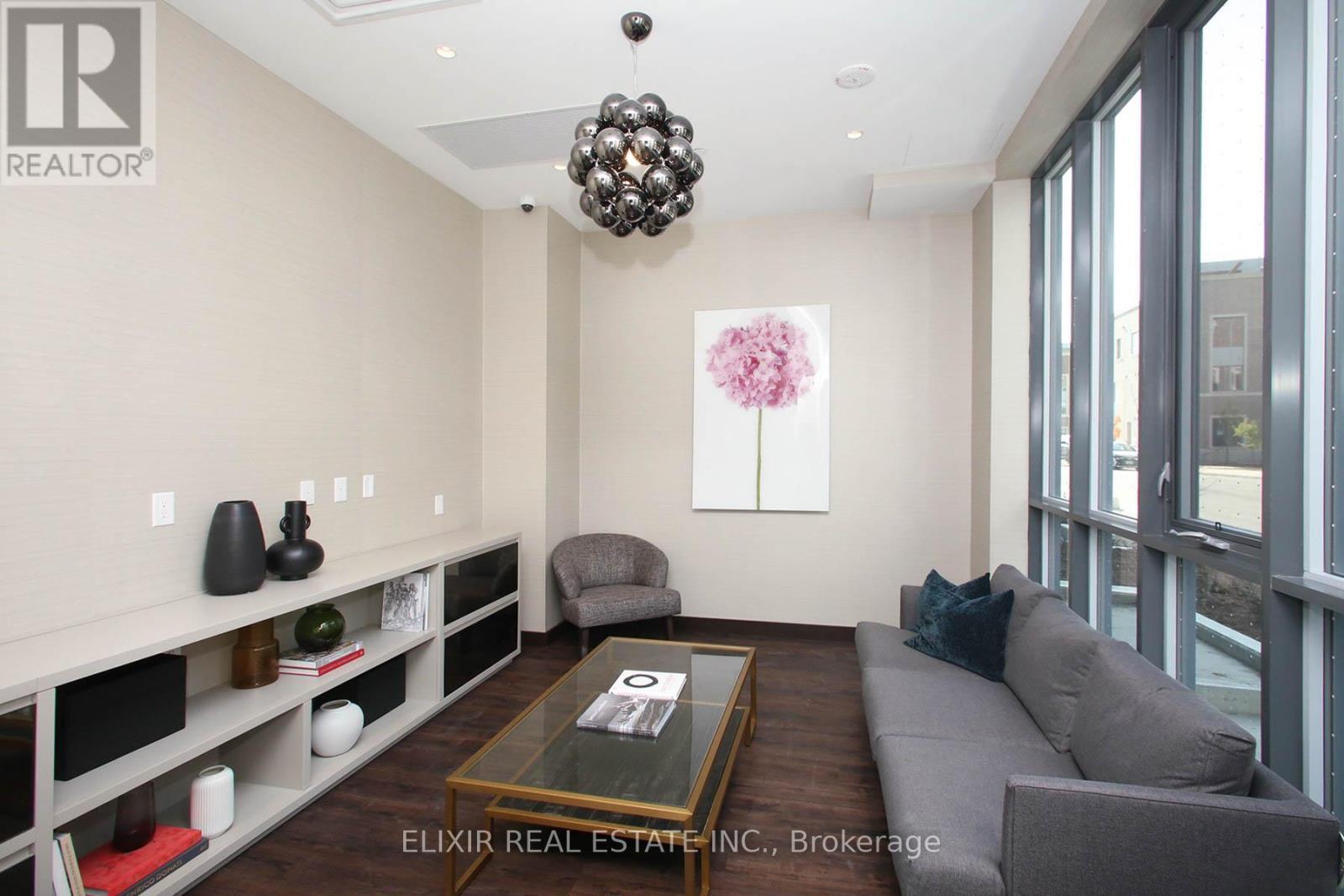 607 - 60 Honeycrisp Crescent E, Vaughan, ON - Indoor Photo Showing Other Room