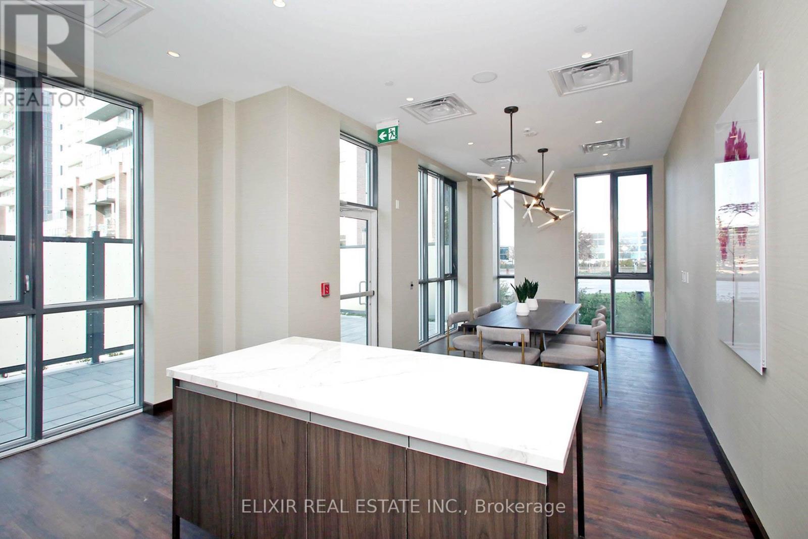 607 - 60 Honeycrisp Crescent E, Vaughan, ON - Indoor Photo Showing Other Room