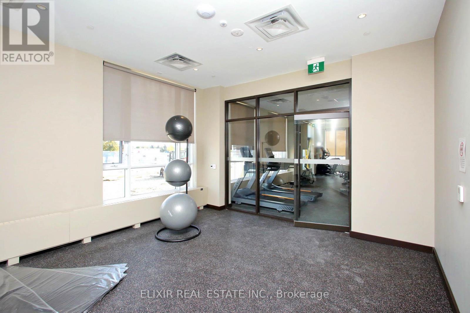 607 - 60 Honeycrisp Crescent E, Vaughan, ON - Indoor