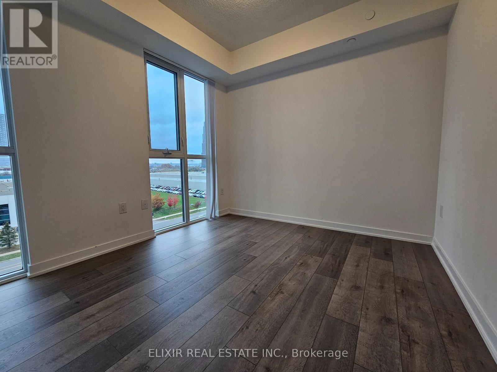 607 - 60 Honeycrisp Crescent E, Vaughan, ON - Indoor Photo Showing Other Room