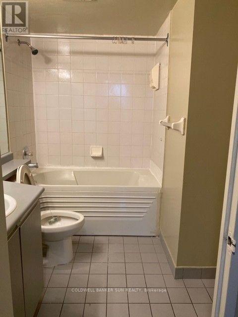 313 - 6 Humberline Drive, Toronto, ON - Indoor Photo Showing Bathroom