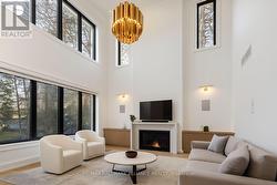 2 storey great room ( virtually staged -