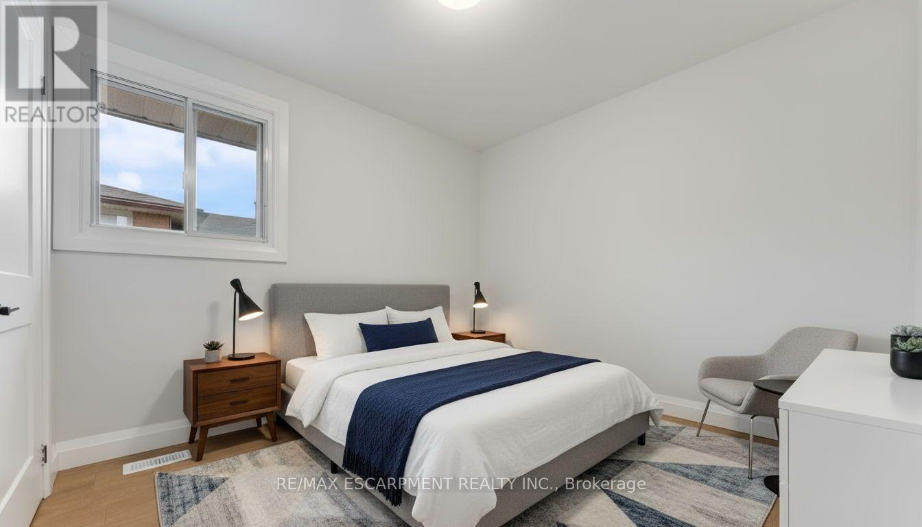 11 Marcella Crescent, Hamilton, ON - Indoor Photo Showing Bedroom