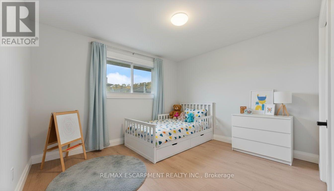 11 Marcella Crescent, Hamilton, ON - Indoor Photo Showing Bedroom