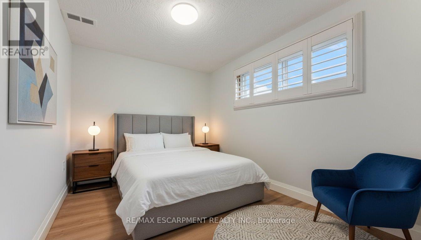 11 Marcella Crescent, Hamilton, ON - Indoor Photo Showing Bedroom