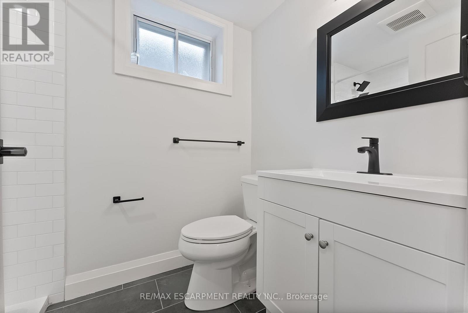 11 Marcella Crescent, Hamilton, ON - Indoor Photo Showing Bathroom