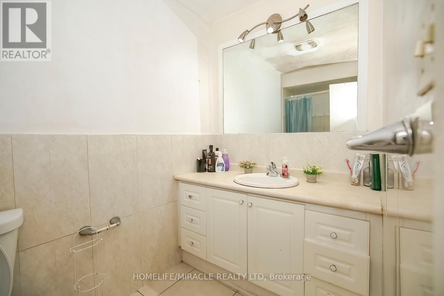 3436 Clara Drive, Mississauga, ON - Indoor Photo Showing Bathroom