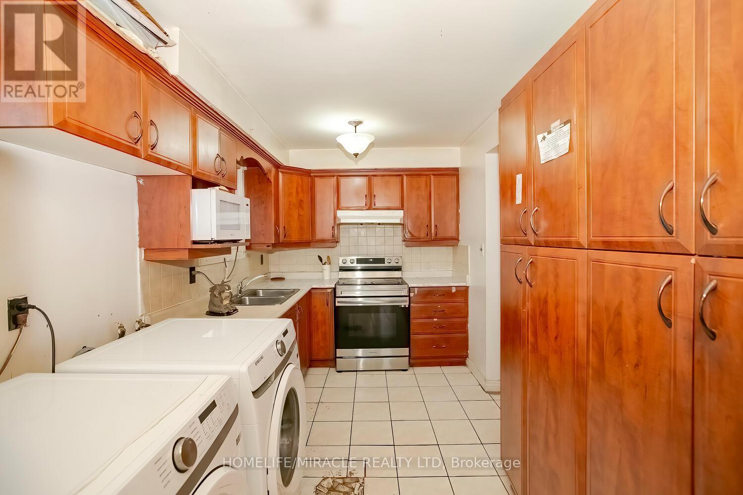 3436 Clara Drive, Mississauga, ON - Indoor Photo Showing Laundry Room