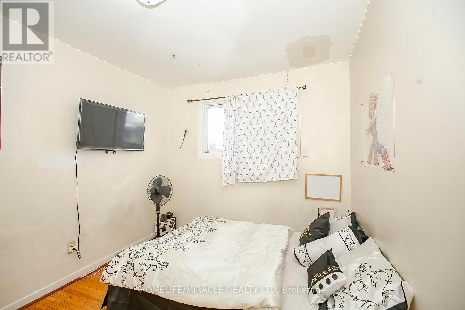 3436 Clara Drive, Mississauga, ON - Indoor Photo Showing Bedroom