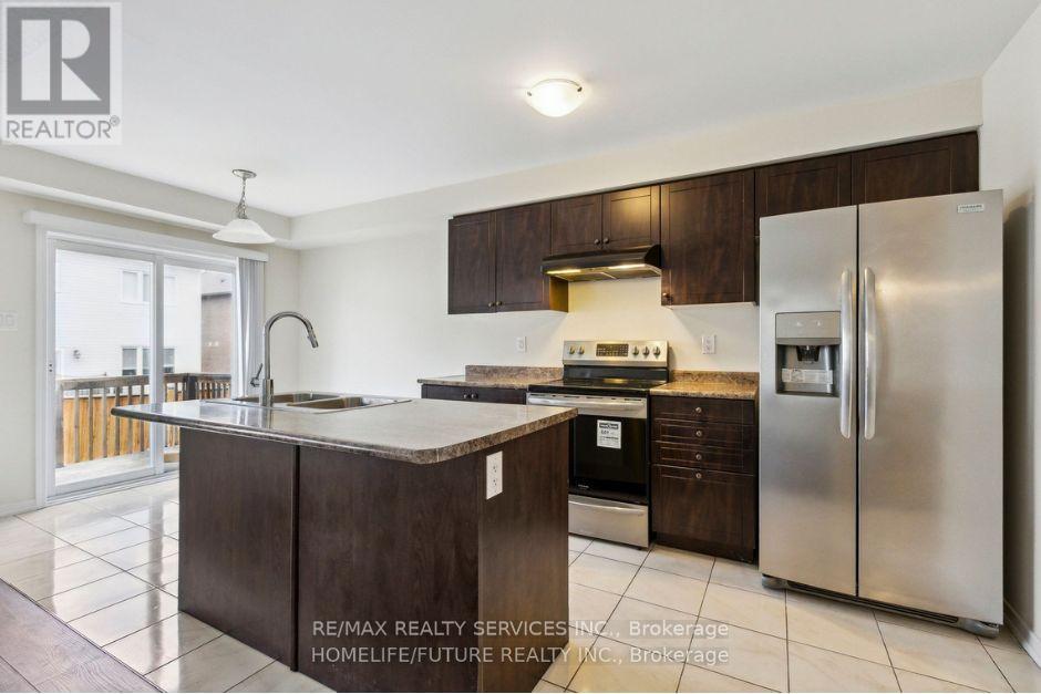 31 Cole Crescent, Brantford, ON - Indoor Photo Showing Kitchen With Double Sink With Upgraded Kitchen