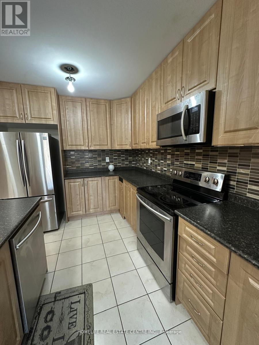 139 Inspire Boulevard, Brampton, ON - Indoor Photo Showing Kitchen
