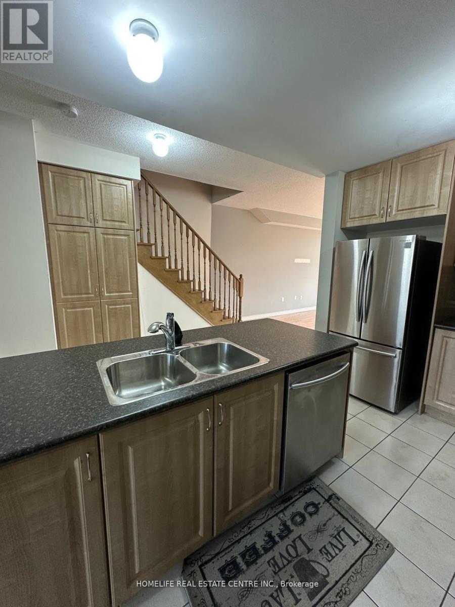139 Inspire Boulevard, Brampton, ON - Indoor Photo Showing Kitchen With Double Sink