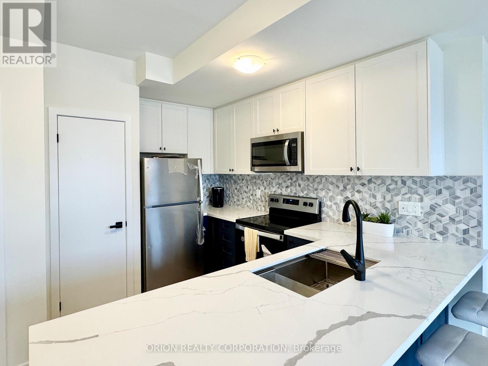 704 - 160 Densmore Road, Cobourg, ON - Indoor Photo Showing Kitchen