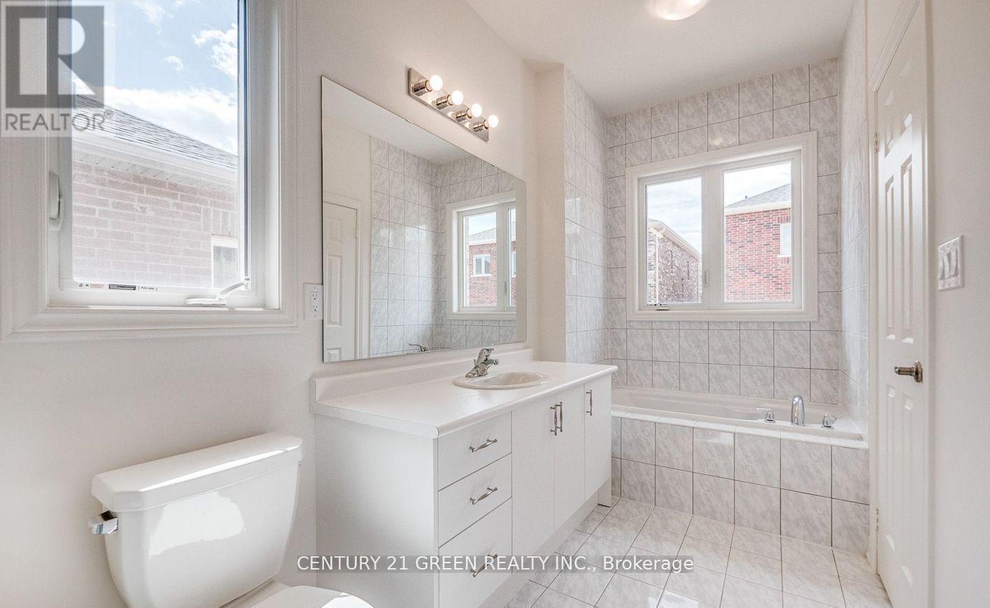 59 Hager Crk Terrace, Hamilton, ON - Indoor Photo Showing Bathroom