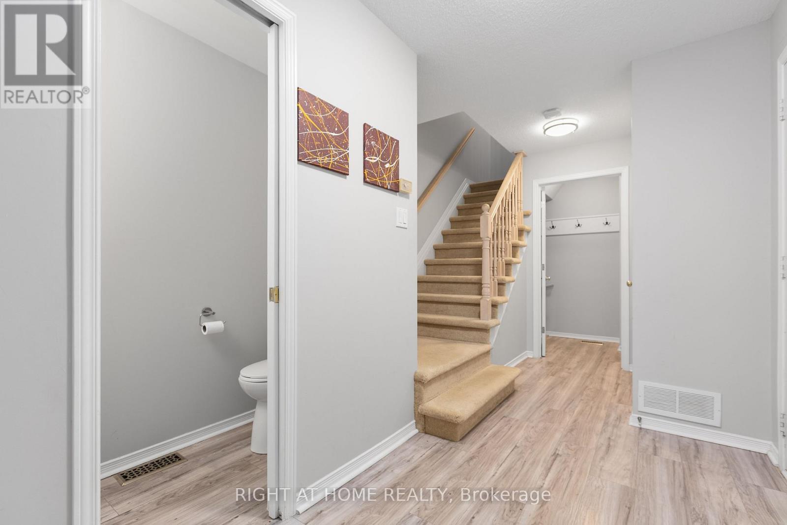 Foyer - 4 Thorburn Private, Ottawa, ON - Indoor Photo Showing Other Room