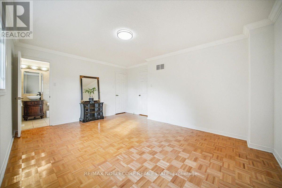 31 Mountfield Crescent, Vaughan, ON - Indoor Photo Showing Other Room