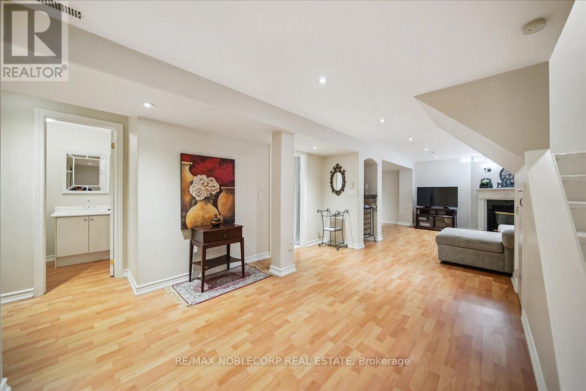 31 Mountfield Crescent, Vaughan, ON - Indoor