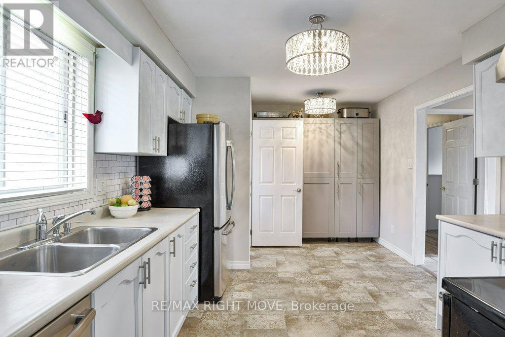 6 Lindsay Crescent, Orillia, ON - Indoor Photo Showing Kitchen With Double Sink