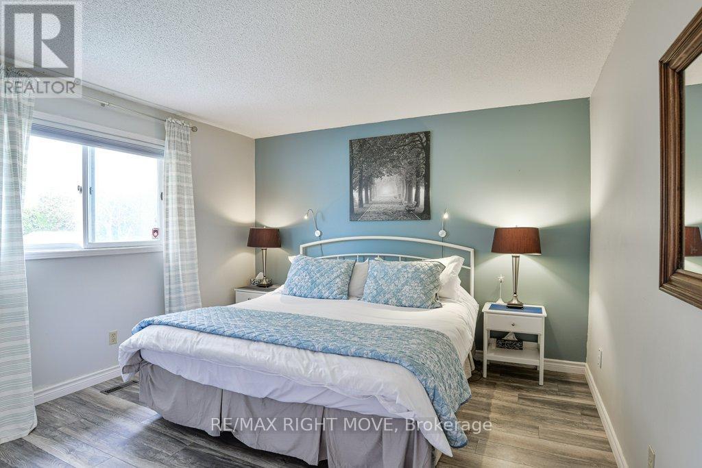 6 Lindsay Crescent, Orillia, ON - Indoor Photo Showing Bedroom