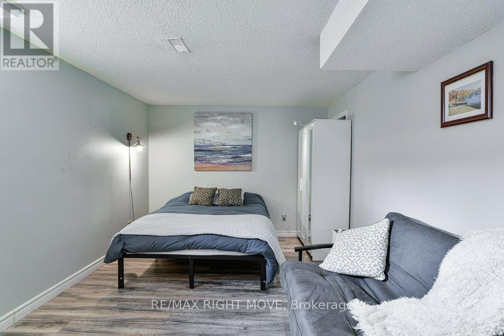 6 Lindsay Crescent, Orillia, ON - Indoor Photo Showing Bedroom