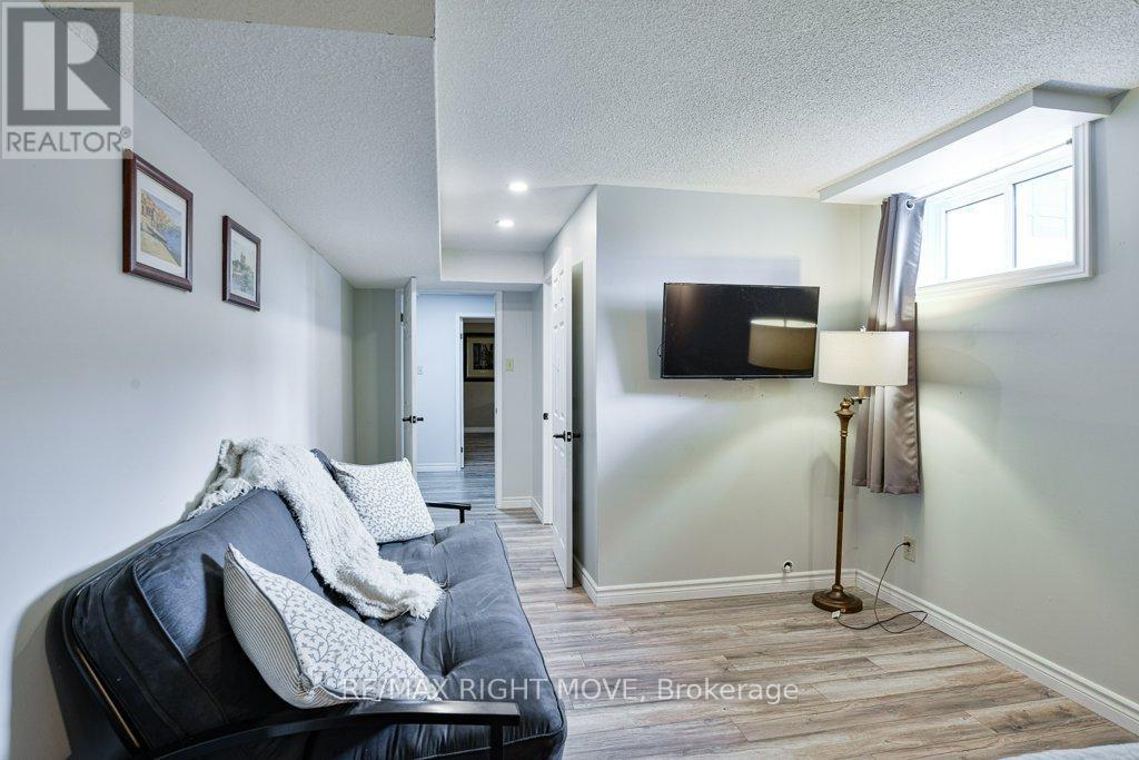 6 Lindsay Crescent, Orillia, ON - Indoor