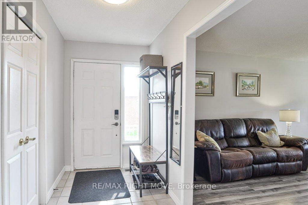 6 Lindsay Crescent, Orillia, ON - Indoor