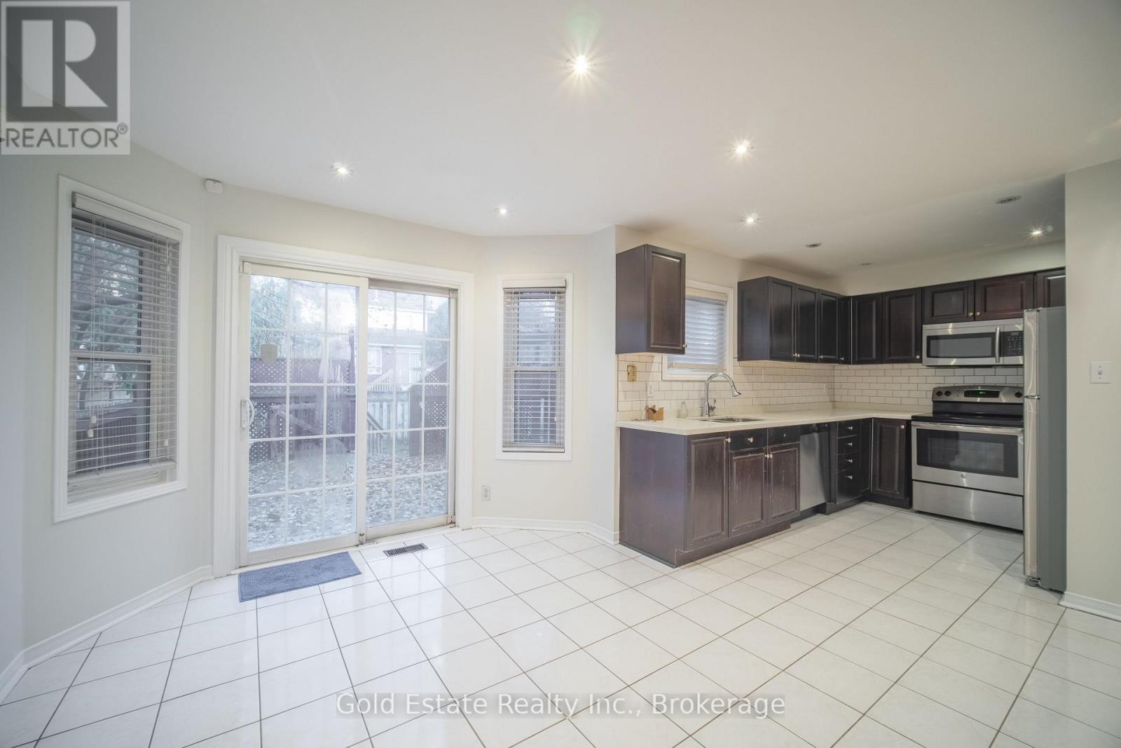 3850 Cedar Hedge Rise, Mississauga, ON - Indoor Photo Showing Kitchen