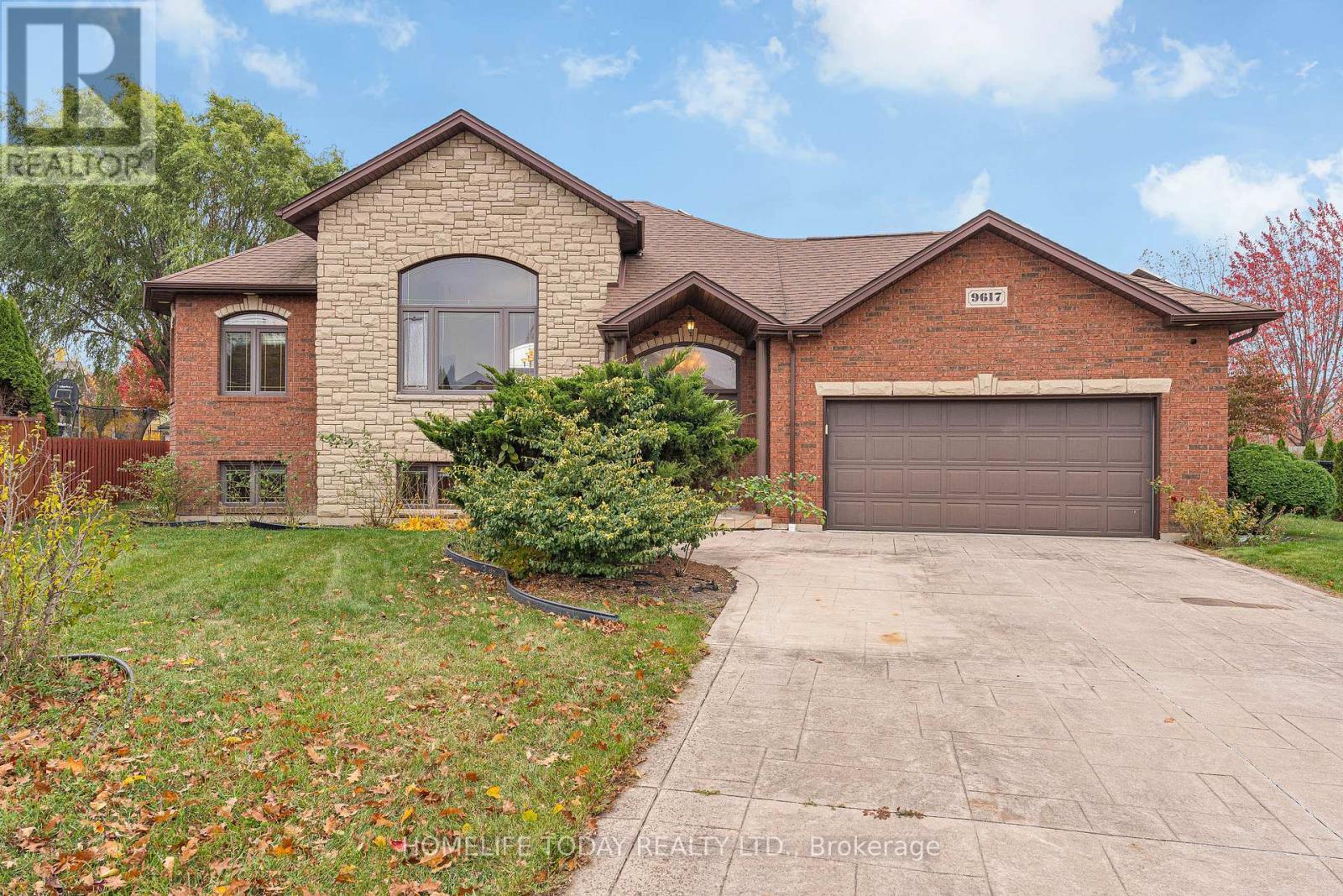 9617 Manitou Crescent, Windsor, ON - Outdoor