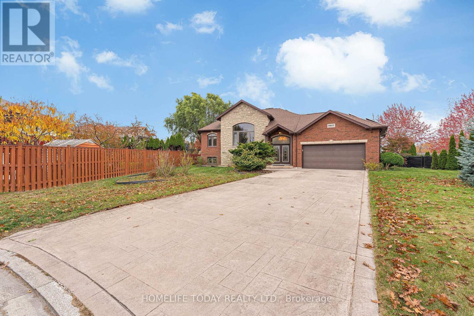 9617 Manitou Crescent, Windsor, ON - Outdoor