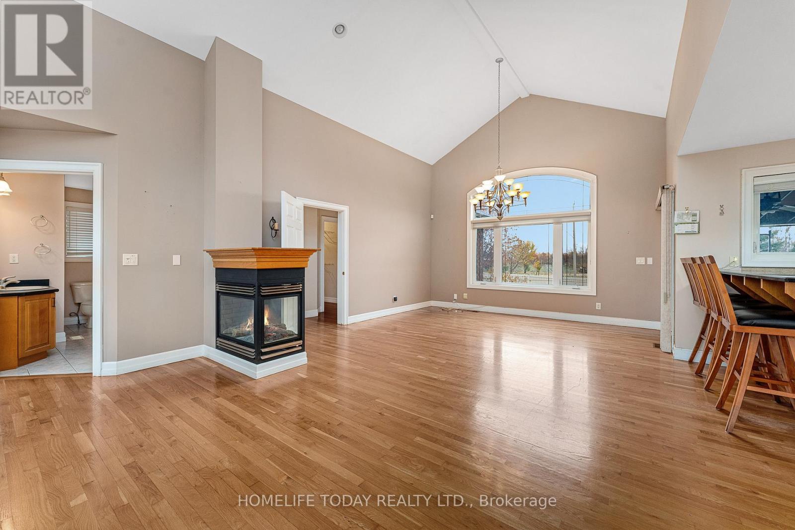 9617 Manitou Crescent, Windsor, ON - Indoor Photo Showing Other Room With Fireplace